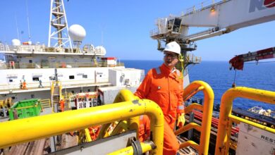 صورة وزير البترول: يتفقد اليوم السبت اعمال تنمية و إنتاج الغاز الطبيعى من حقول غرب دلتا النيل البحرية بالبحر المتوسط لشركة بريتش بتروليوم ( بي بي ) البريطانية.